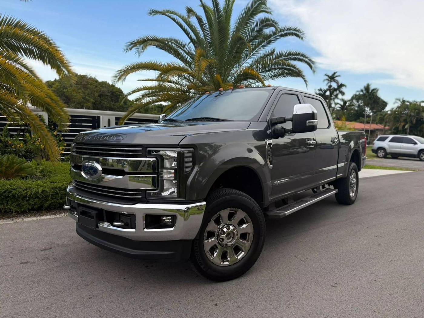 2017 Ford Super Duty F-350 Lariat — Pickup Truck — 160,798 mi — Miami, FL