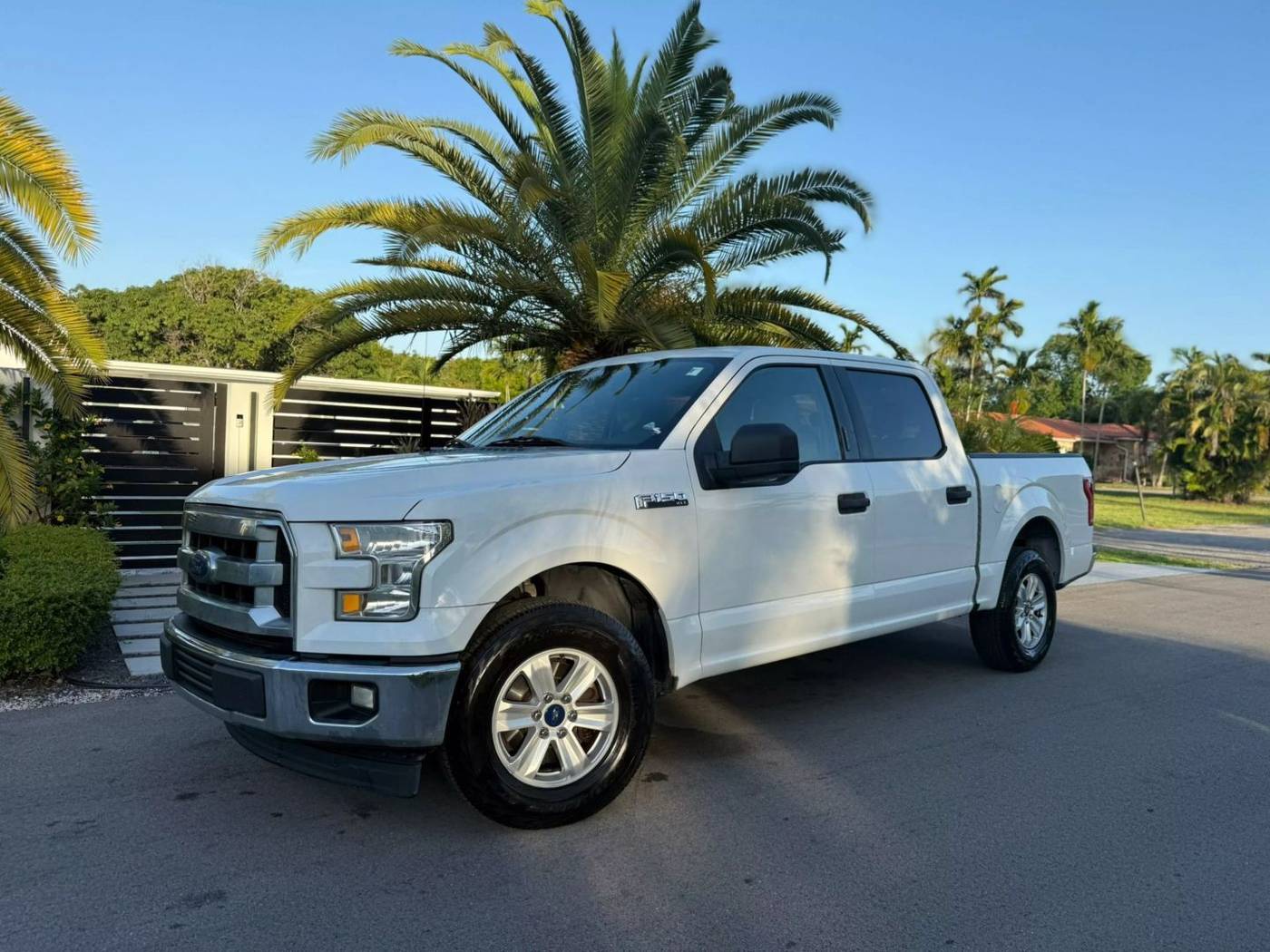2017 Ford F-150 XLT — Pickup Truck — 154,552 mi — Miami, FL