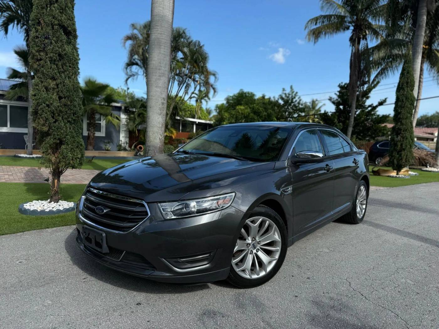 2018 Ford Taurus Limited — Sedan — 65,190 mi — Miami, FL