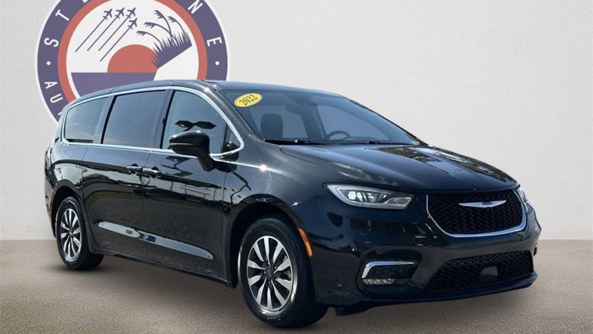 2022 Chrysler Pacifica Hybrid Touring L — Minivan — 28,699 mi — Niceville, FL