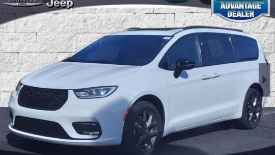 2023 Chrysler Pacifica Limited — Minivan — 30,423 mi — Plymouth, MI