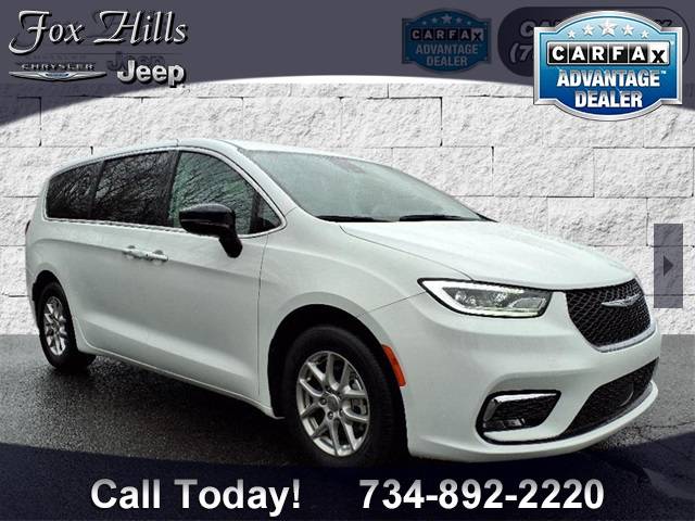 2024 Chrysler Pacifica Touring L — Minivan — 17,190 mi — Plymouth, MI