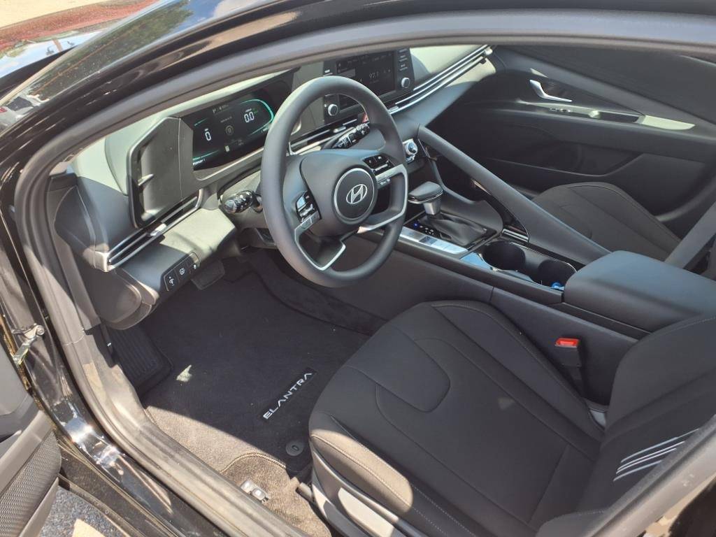 2025 Hyundai Elantra Hybrid Blue — Sedan — 145 mi — Waldorf, MD