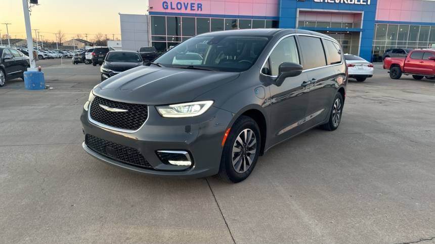 2022 Chrysler Pacifica Hybrid Touring L — Minivan — 68,520 mi — Tulsa, OK
