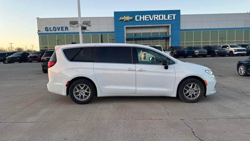 2024 Chrysler Pacifica Touring L — Minivan — 20,304 mi — Tulsa, OK