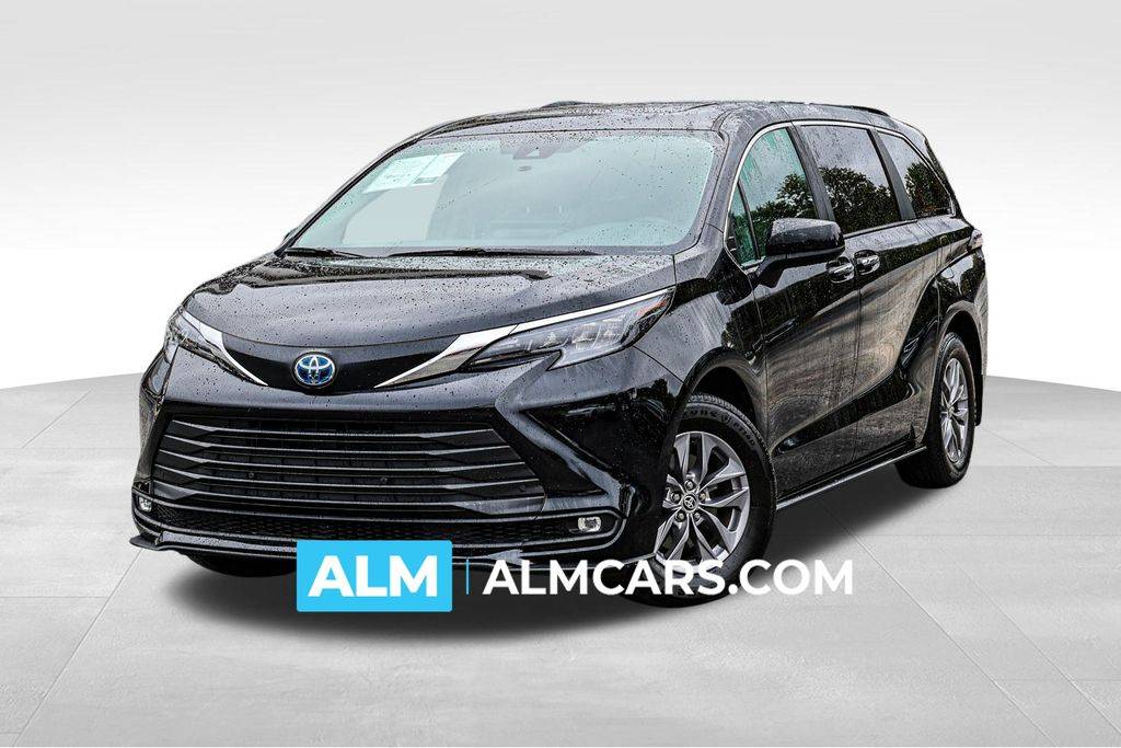 2025 Toyota Sienna XLE — Minivan — 5,165 mi — Newnan, GA