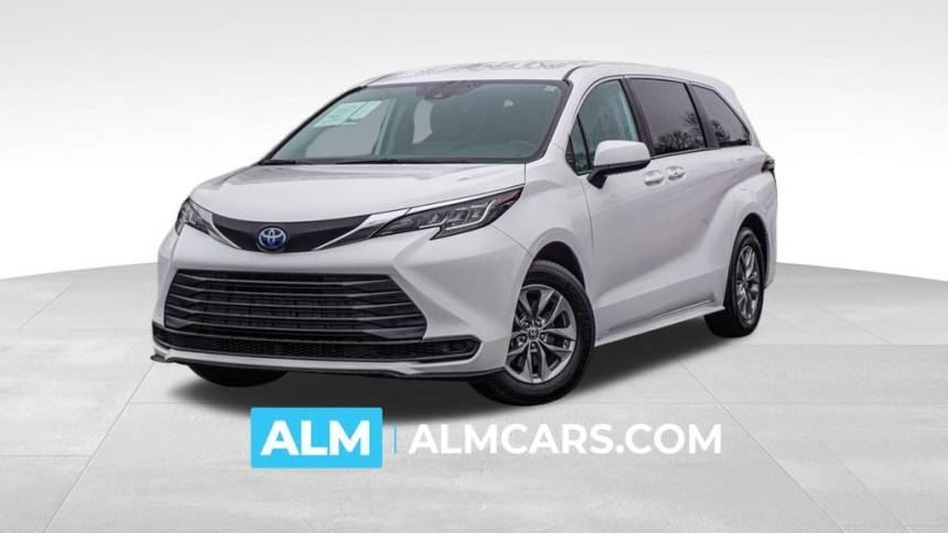 2023 Toyota Sienna LE 8-Passenger
