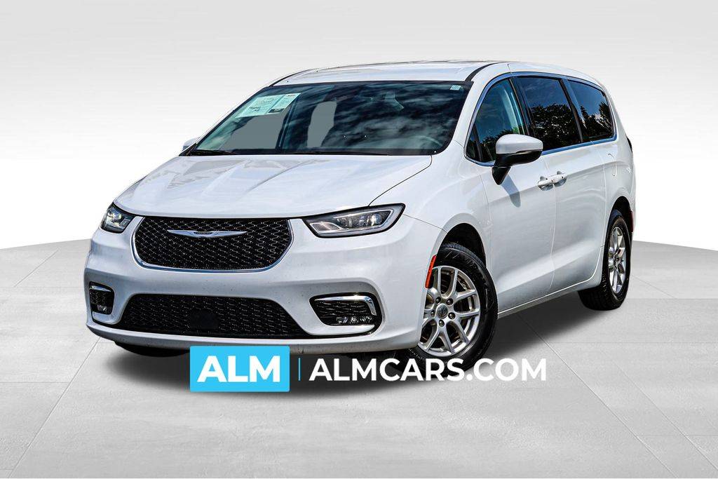 2023 Chrysler Pacifica Touring L — Minivan — 70,471 mi — Newnan, GA