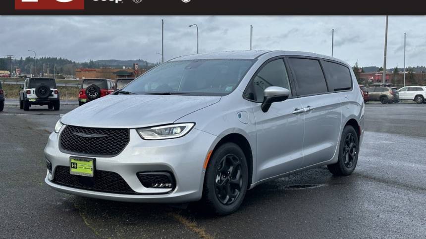 2023 Chrysler Pacifica Hybrid Touring L — Minivan — 15,501 mi — Chehalis, WA