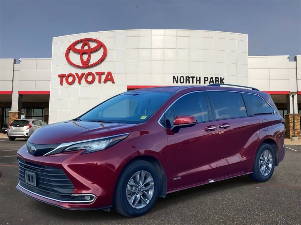 2021 Toyota Sienna XLE — Minivan — 113,823 mi — San Antonio, TX