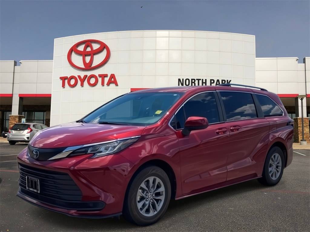 2022 Toyota Sienna LE — Minivan — 75,474 mi — San Antonio, TX