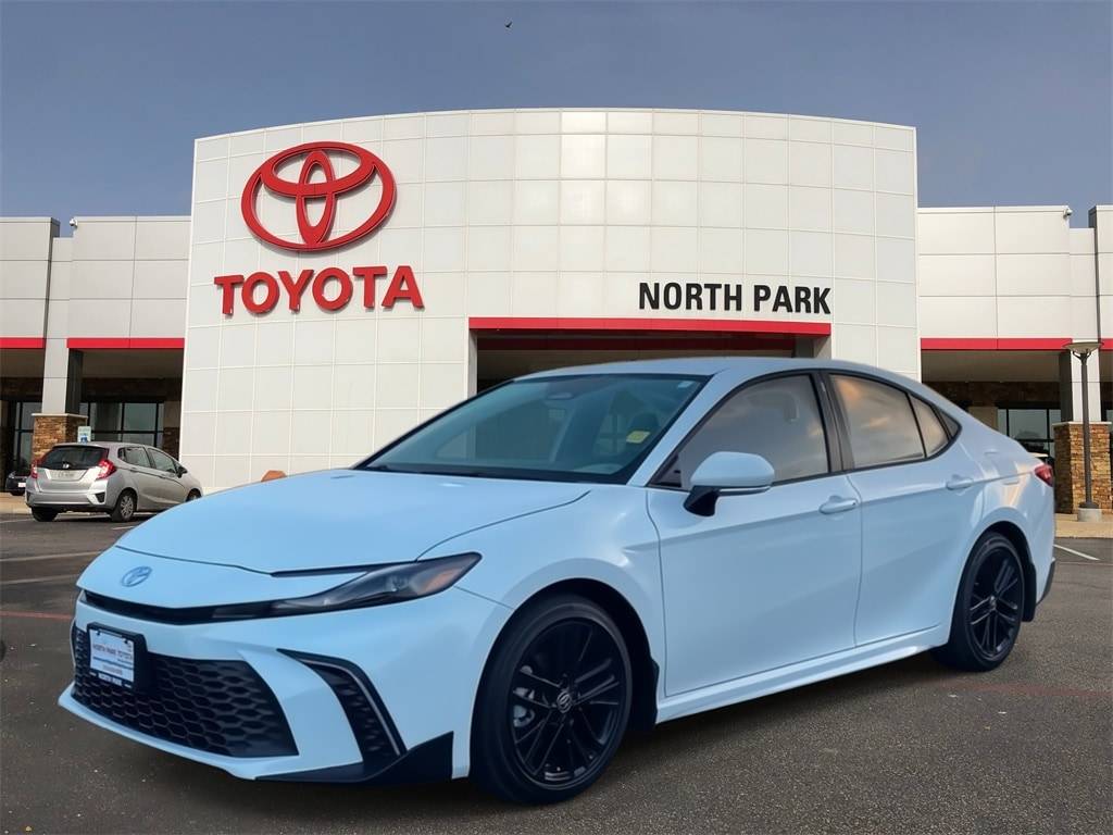 2025 Toyota Camry Hybrid SE — Sedan — 372 mi — San Antonio, TX