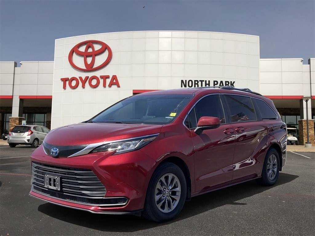 2023 Toyota Sienna LE — Minivan — 59,473 mi — San Antonio, TX