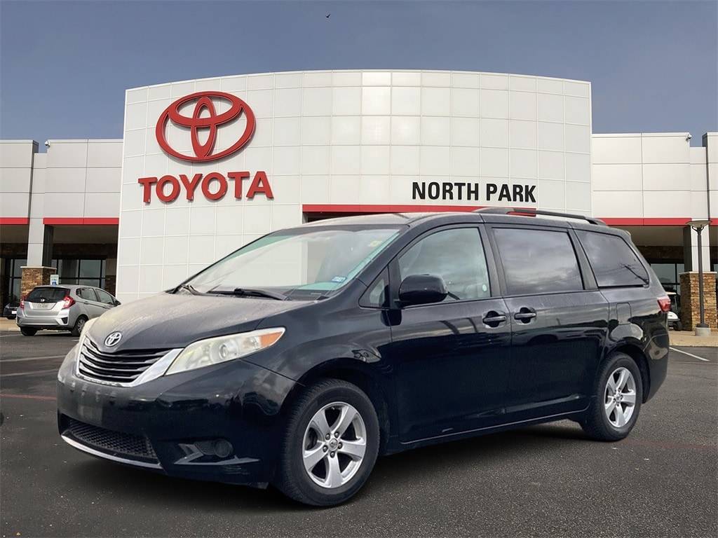 2017 Toyota Sienna LE — Minivan — 99,047 mi — San Antonio, TX