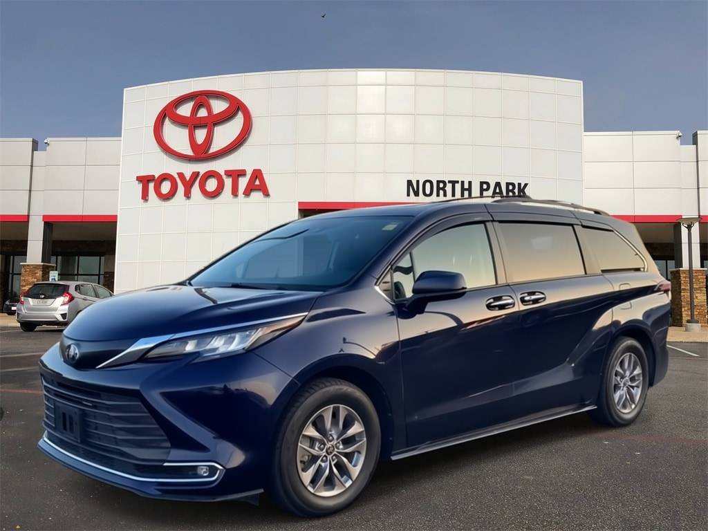 2022 Toyota Sienna XLE — Minivan — 42,507 mi — San Antonio, TX