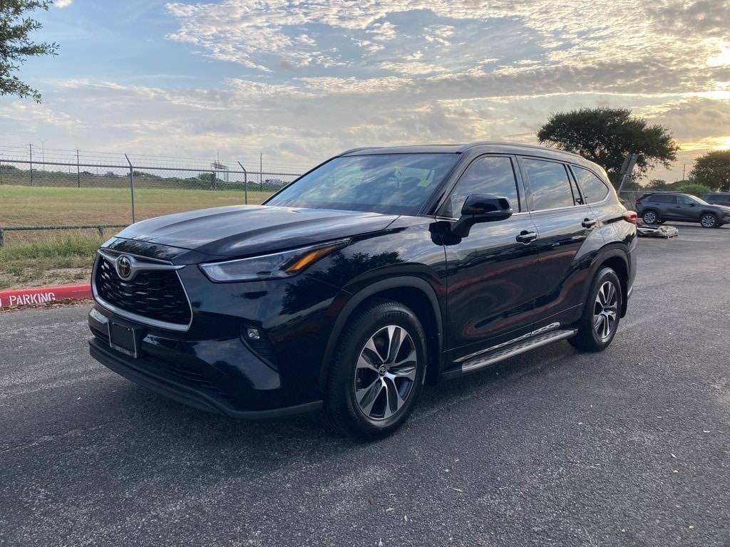 2022 Toyota Highlander XLE — SUV — 31,817 mi — San Antonio, TX