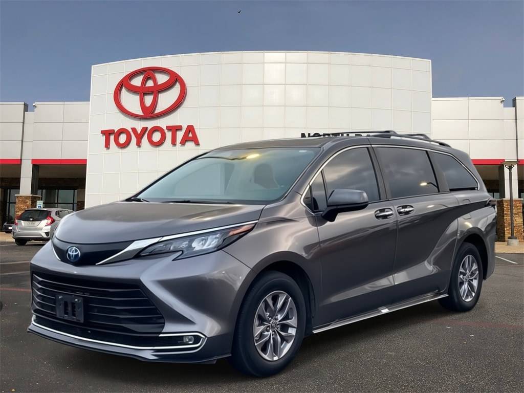 2024 Toyota Sienna XLE — Minivan — 13,892 mi — San Antonio, TX