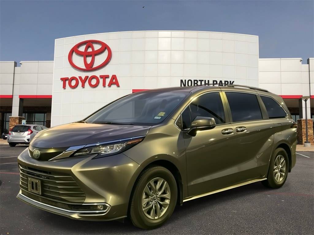 2022 Toyota Sienna XLE — Minivan — 54,293 mi — San Antonio, TX