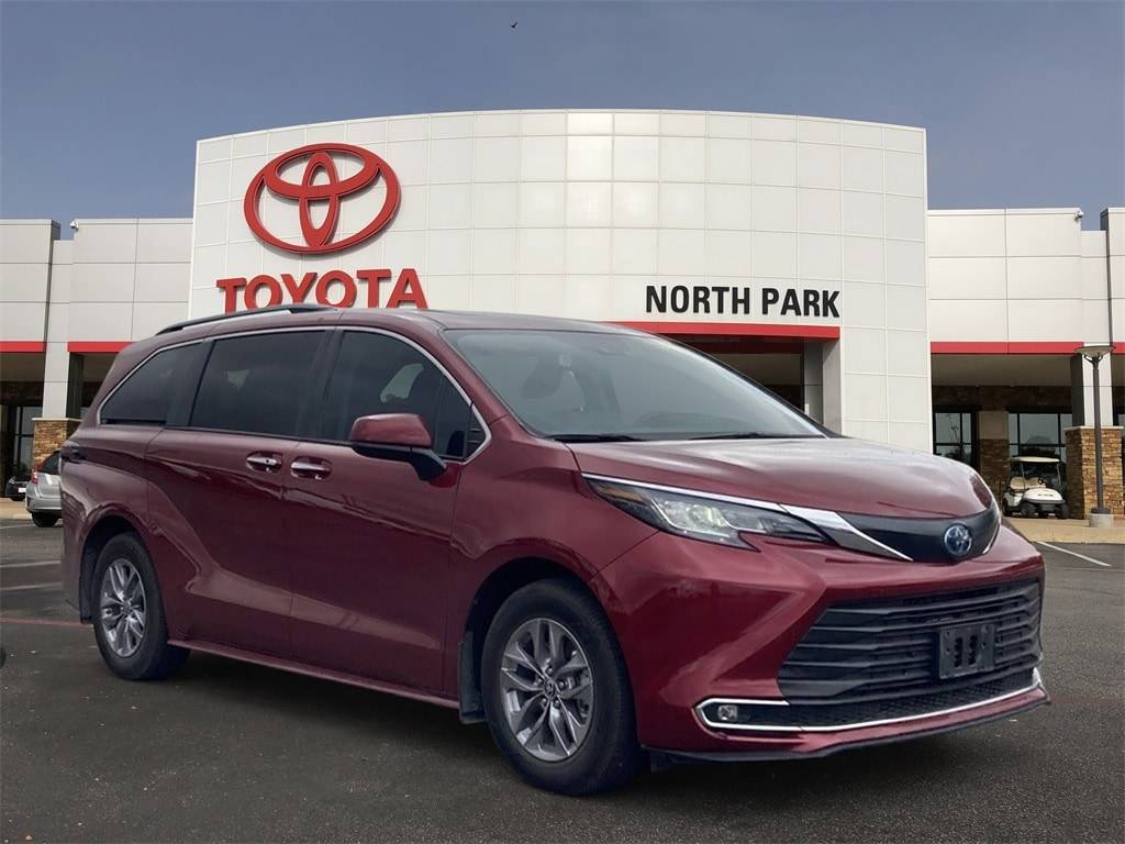 2023 Toyota Sienna XLE — Minivan — 46,452 mi — San Antonio, TX