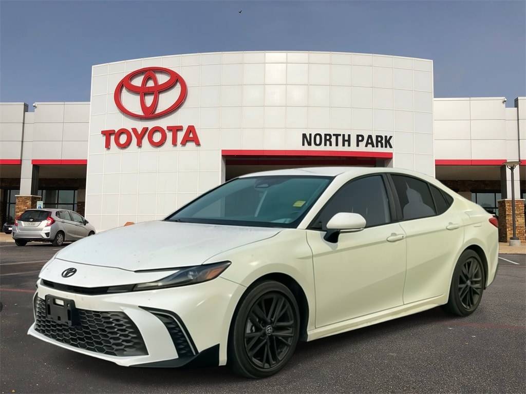 2025 Toyota Camry Hybrid SE — Sedan — 17,870 mi — San Antonio, TX