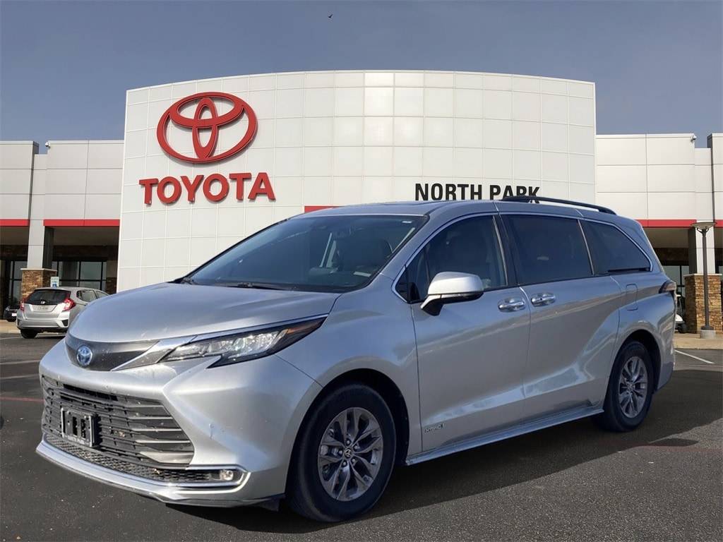 2021 Toyota Sienna XLE — Minivan — 70,568 mi — San Antonio, TX