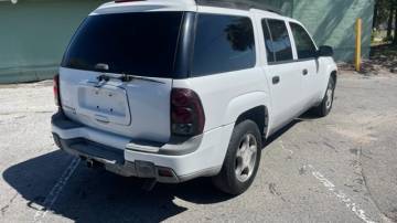 2005 trailblazer white