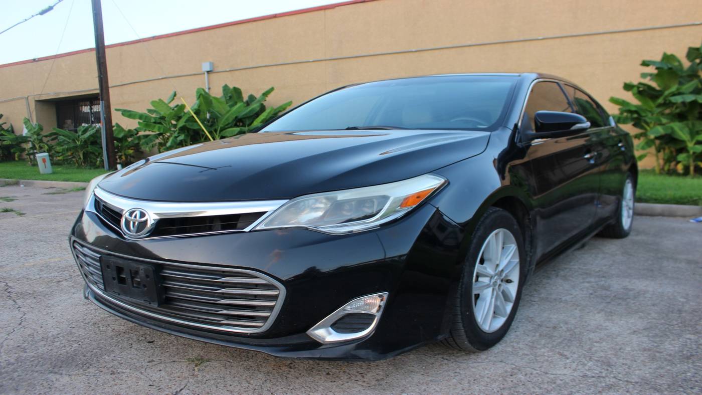 2015 Toyota Avalon XLE — Sedan — 122,262 mi — Houston, TX
