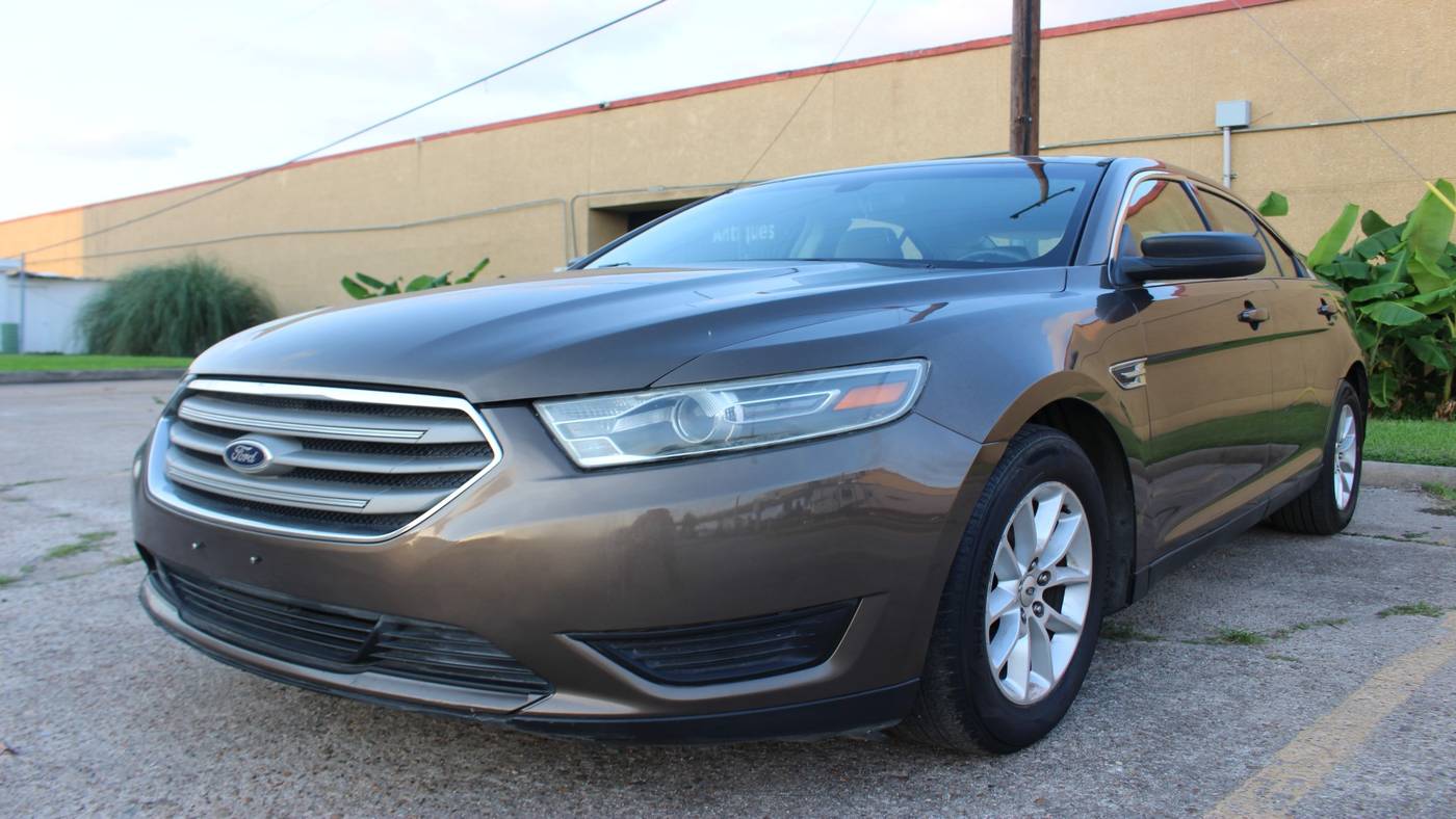 2015 Ford Taurus SE — Sedan — 121,053 mi — Houston, TX