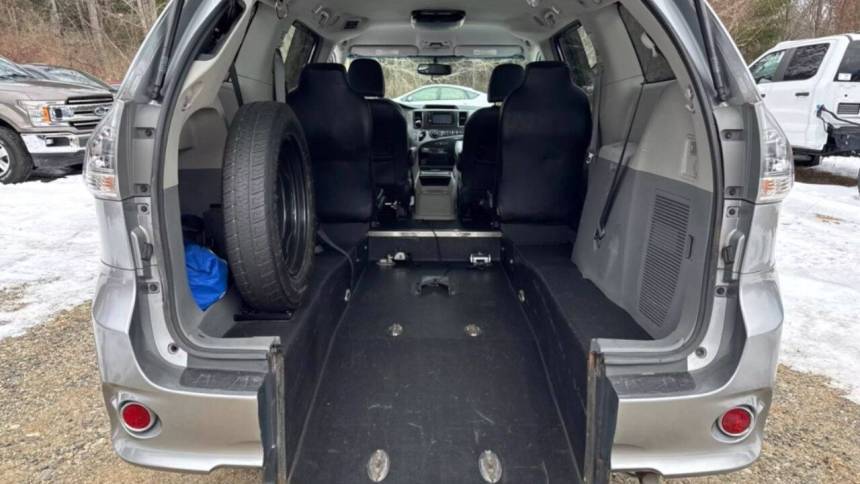 2013 Toyota Sienna SE — Minivan — 128,373 mi — Hazel Crest, IL
