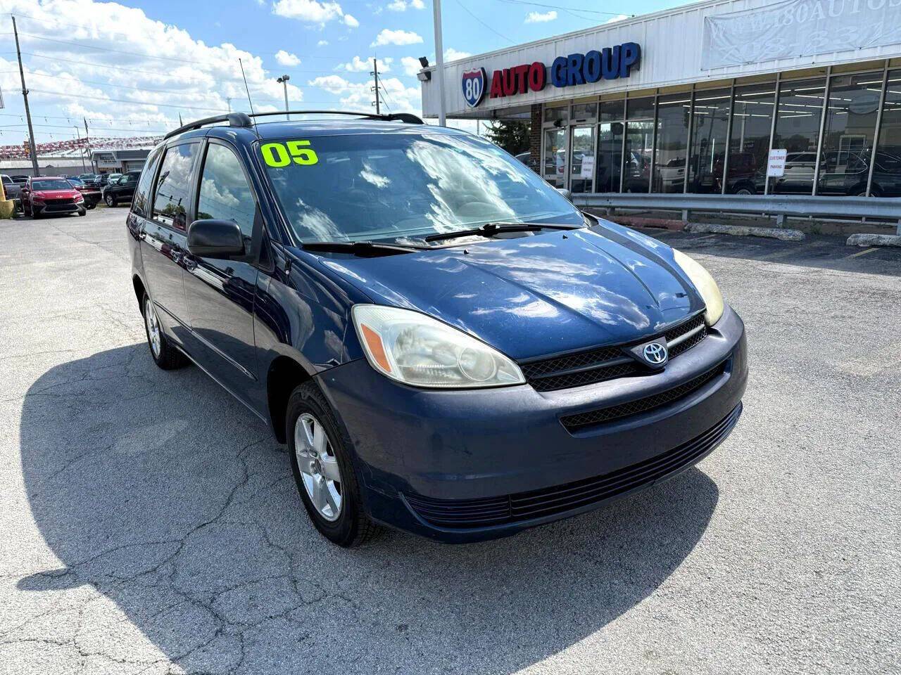 2005 Toyota Sienna LE — Minivan — 160,180 mi — Hazel Crest, IL