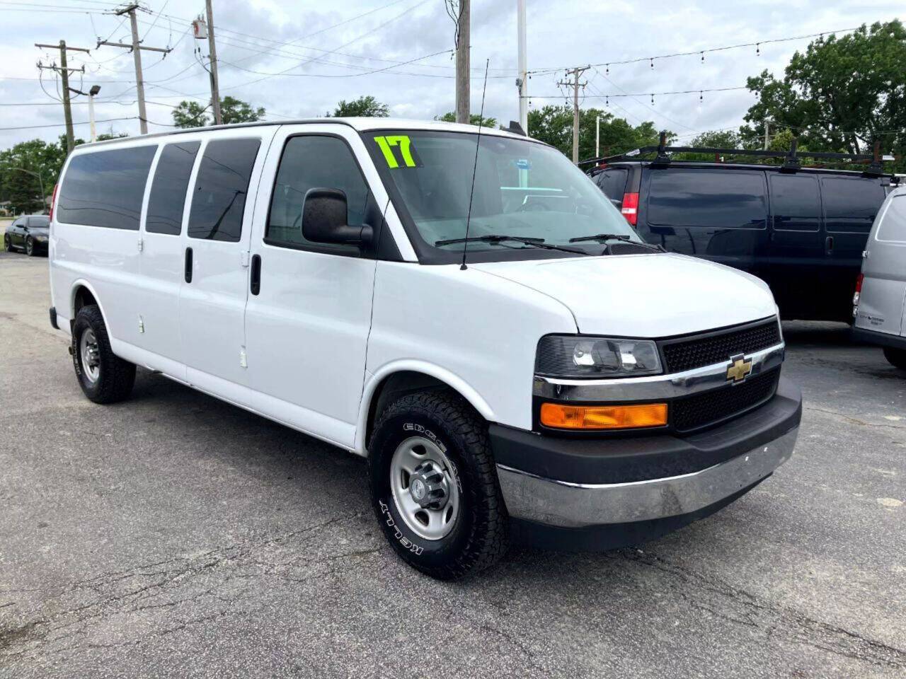 2017 Chevrolet Express Passenger LT — Passenger Van — 57,127 mi — Hazel Crest, IL