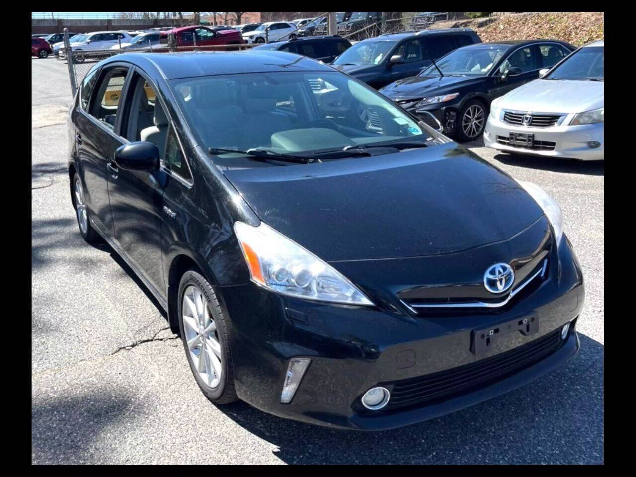 2014 Toyota Prius v Five — Wagon — 143,311 mi — Hazel Crest, IL
