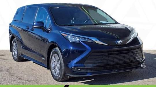 2021 Toyota Sienna LE — Minivan — 101,619 mi — Cincinnnati, OH