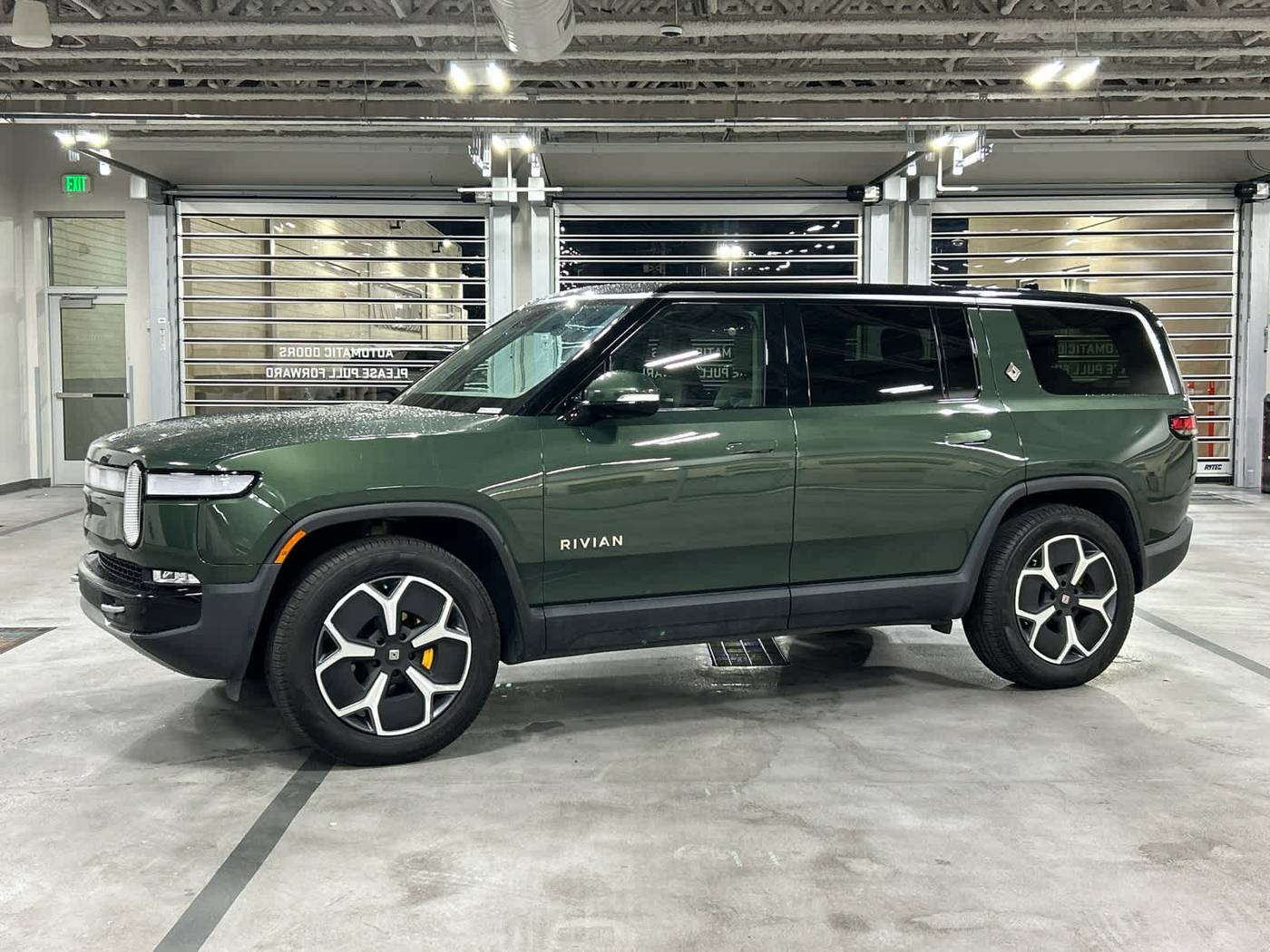 2023 Rivian R1S