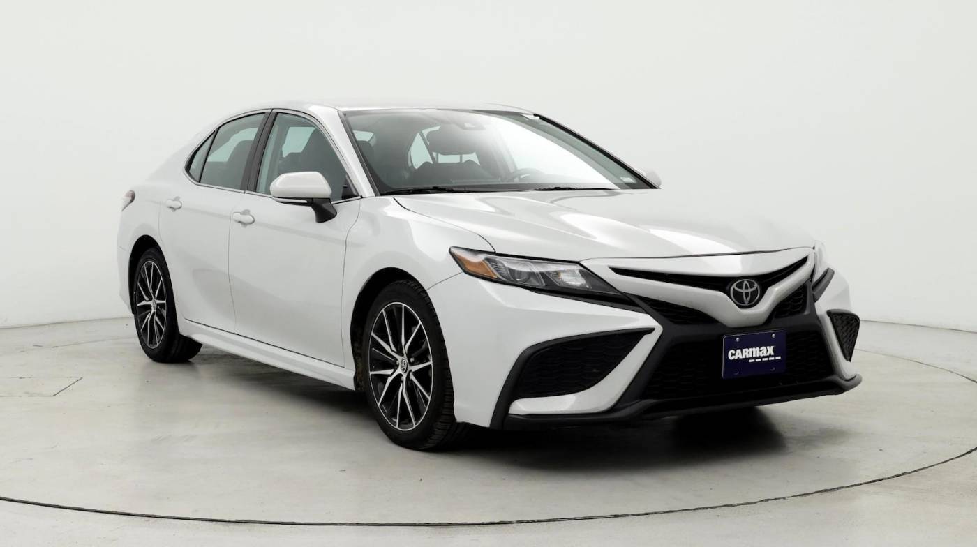 2022 Toyota Camry SE — Sedan — 55,258 mi — Springfield, IL