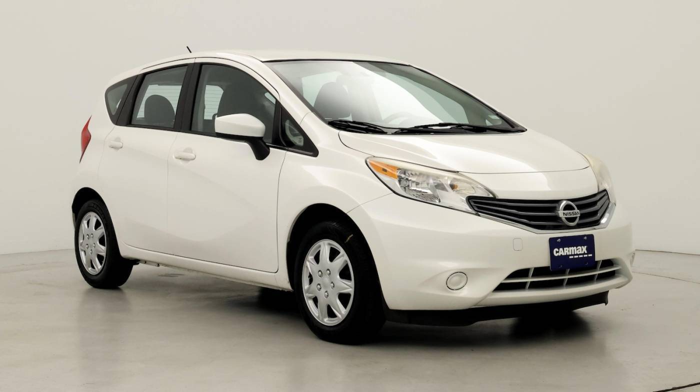 2015 Nissan Versa 1.6 SV — Hatchback — 67,467 mi — Springfield, IL