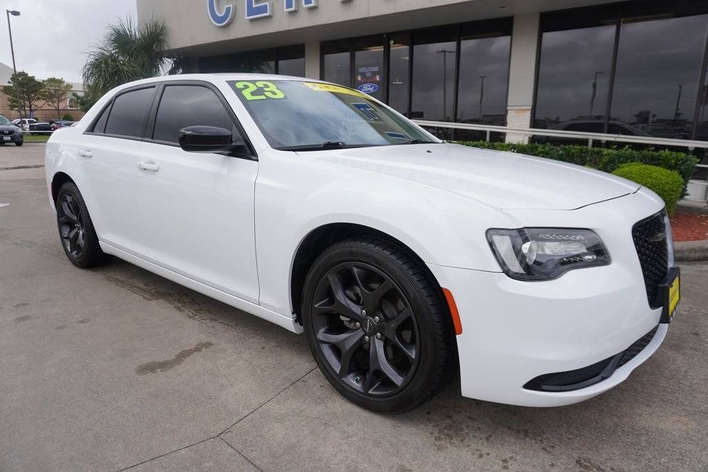 2023 Chrysler 300 Touring — Sedan — 14,818 mi — Pasadena, TX