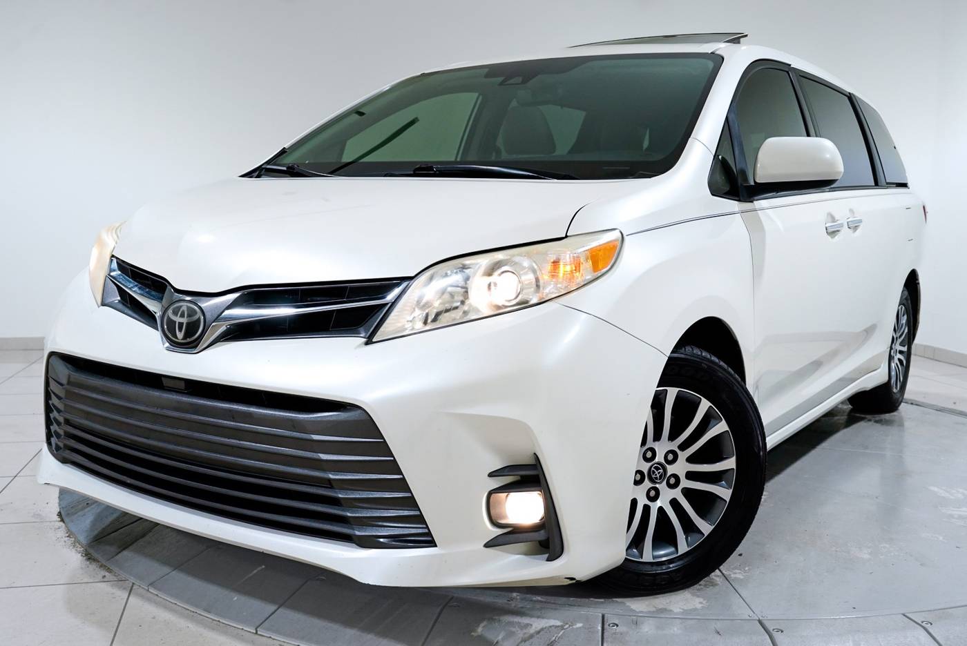 2020 Toyota Sienna XLE — Minivan — 99,999 mi — Somerville, NJ