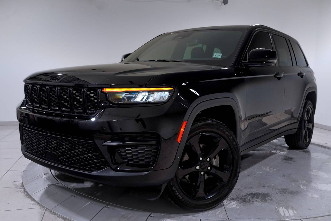 2023 Jeep Grand Cherokee Altitude — SUV — 25,000 mi — Somerville, NJ