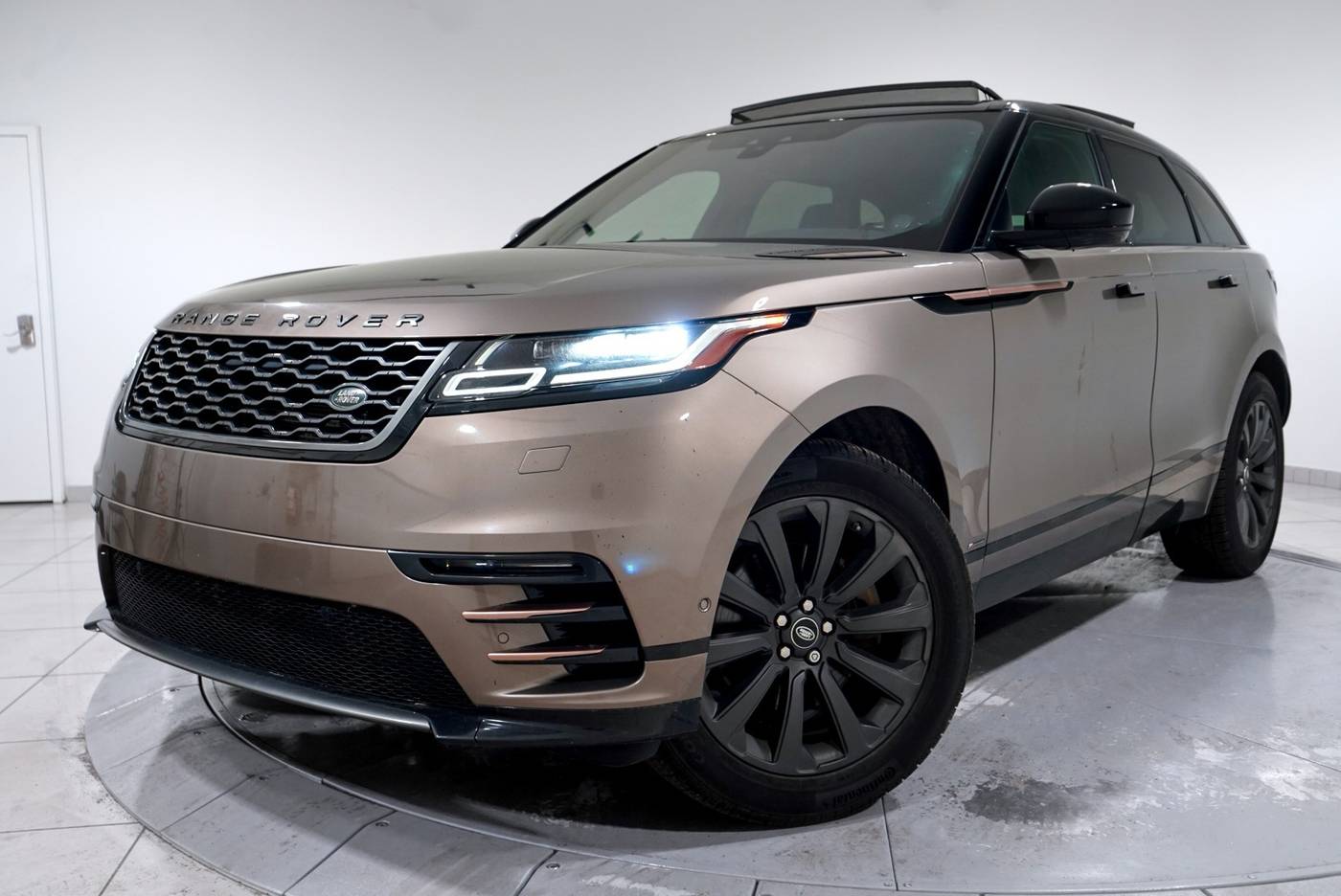 2018 Land Rover Range Rover Velar R-Dynamic SE — SUV — 82,811 mi — Somerville, NJ