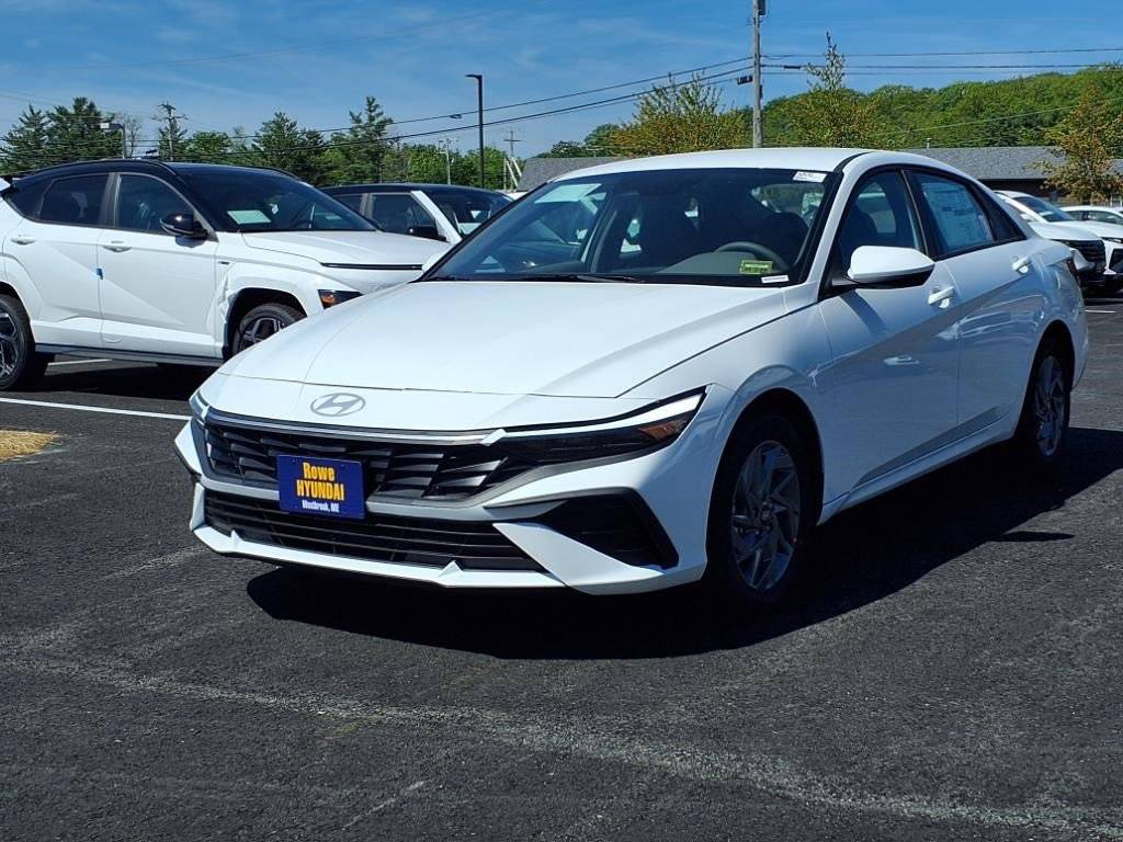 2025 Hyundai Elantra Hybrid Blue — Sedan — 4,787 mi — Westbrook, ME