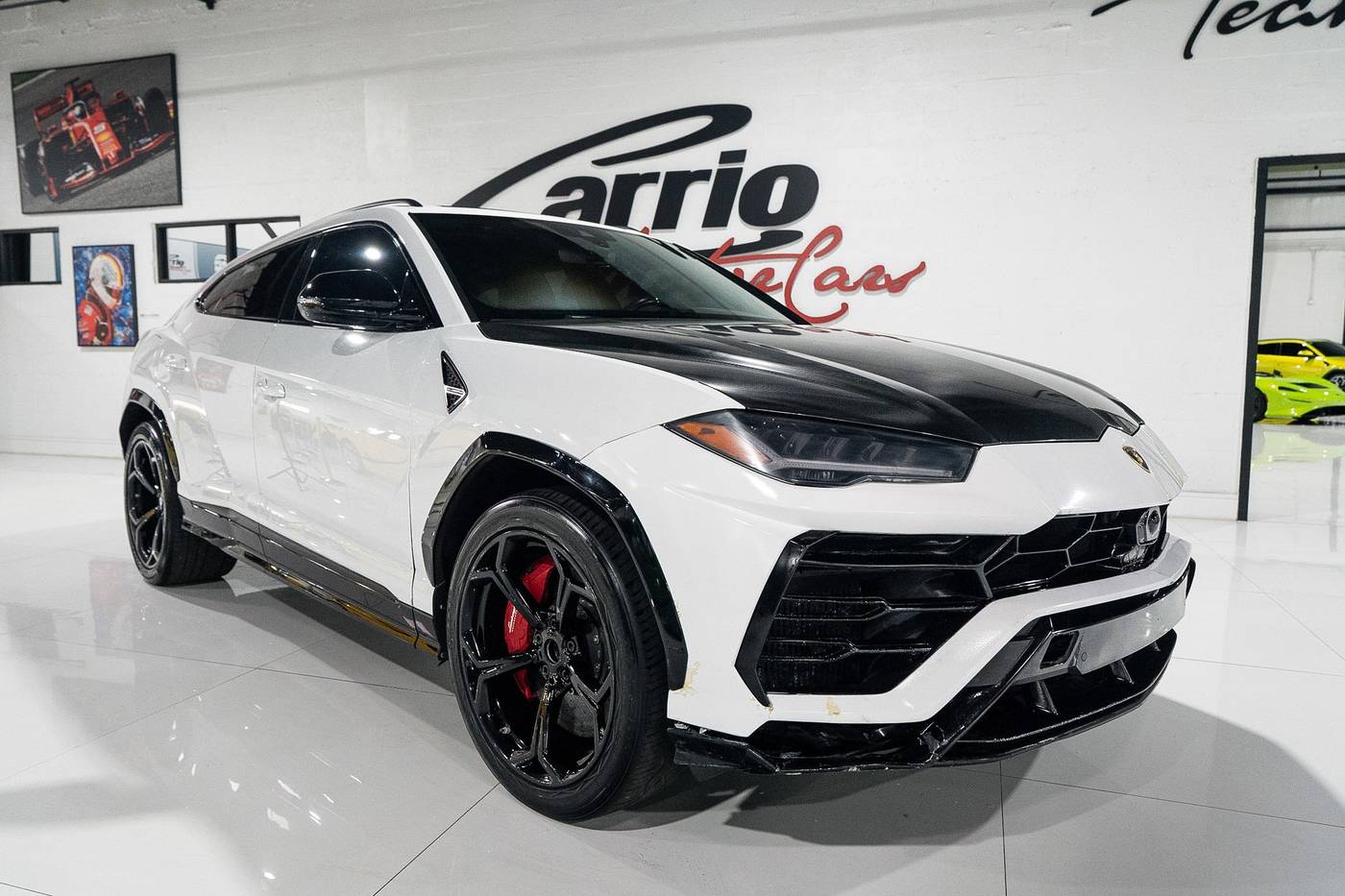 2019 Lamborghini Urus Standard