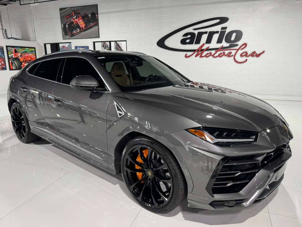 2021 Lamborghini Urus Standard