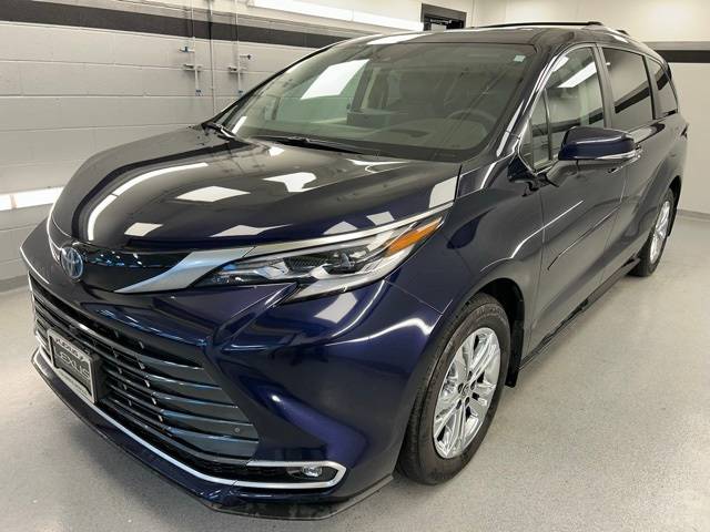 2023 Toyota Sienna Platinum — Minivan — 13,012 mi — Colorado Springs, CO