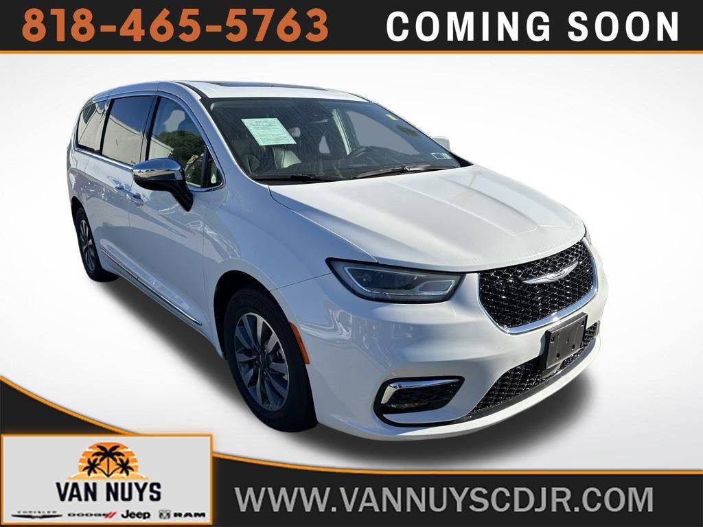 2023 Chrysler Pacifica Hybrid Limited — Minivan — 20,630 mi — Van Nuys, CA