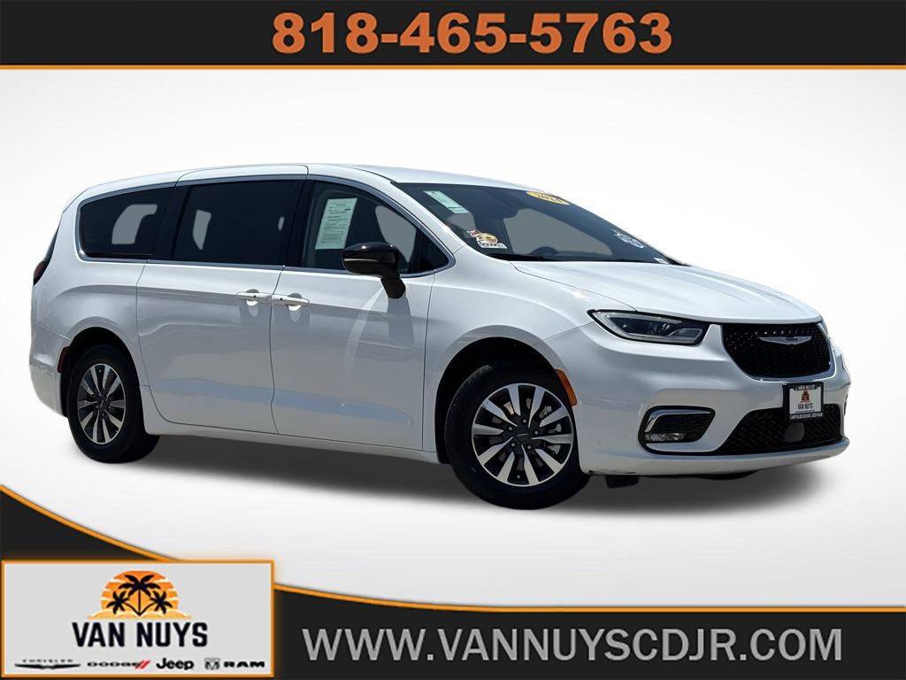 2024 Chrysler Pacifica Hybrid Select — Minivan — 31,345 mi — Van Nuys, CA