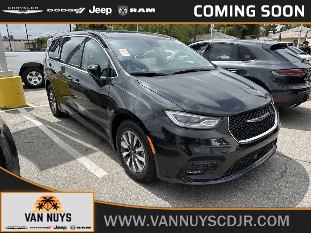 2022 Chrysler Pacifica Hybrid Touring L — Minivan — 53,823 mi — Van Nuys, CA