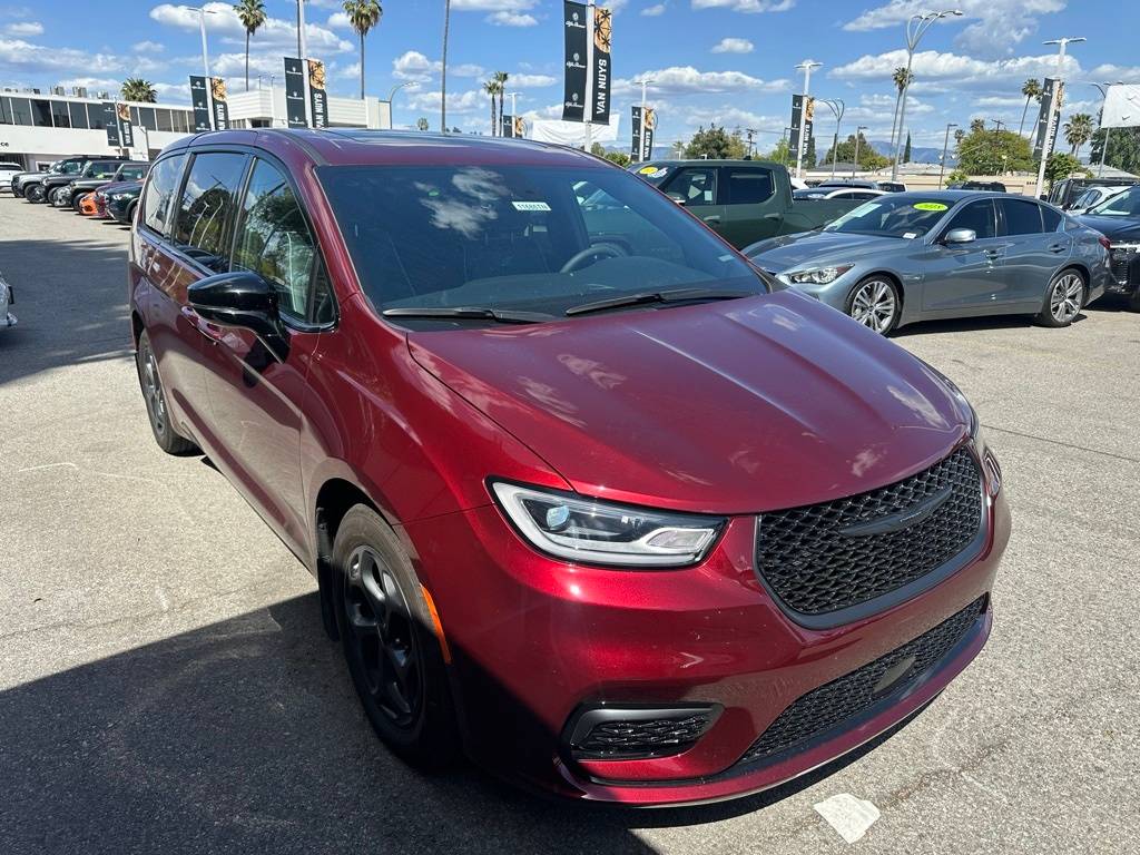 2023 Chrysler Pacifica Hybrid Limited — Minivan — 15,406 mi — Van Nuys, CA