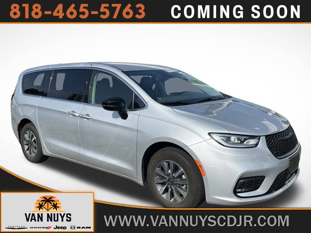 2024 Chrysler Pacifica Hybrid Select — Minivan — 4,977 mi — Van Nuys, CA