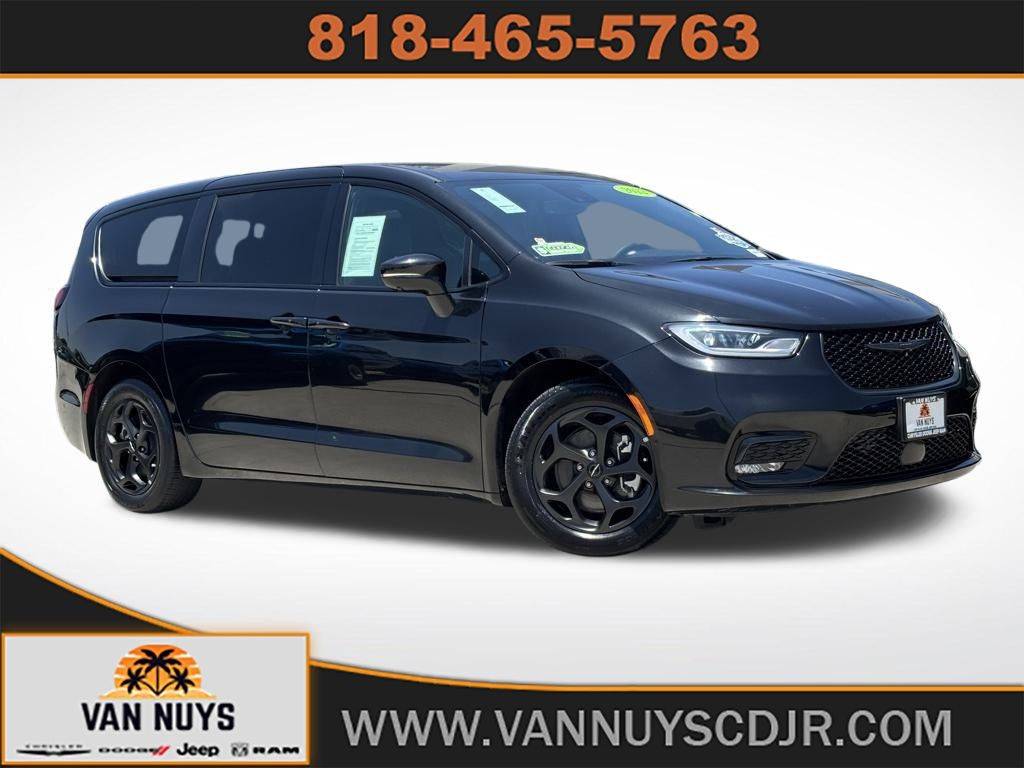 2022 Chrysler Pacifica Hybrid Touring L — Minivan — 27,477 mi — Van Nuys, CA